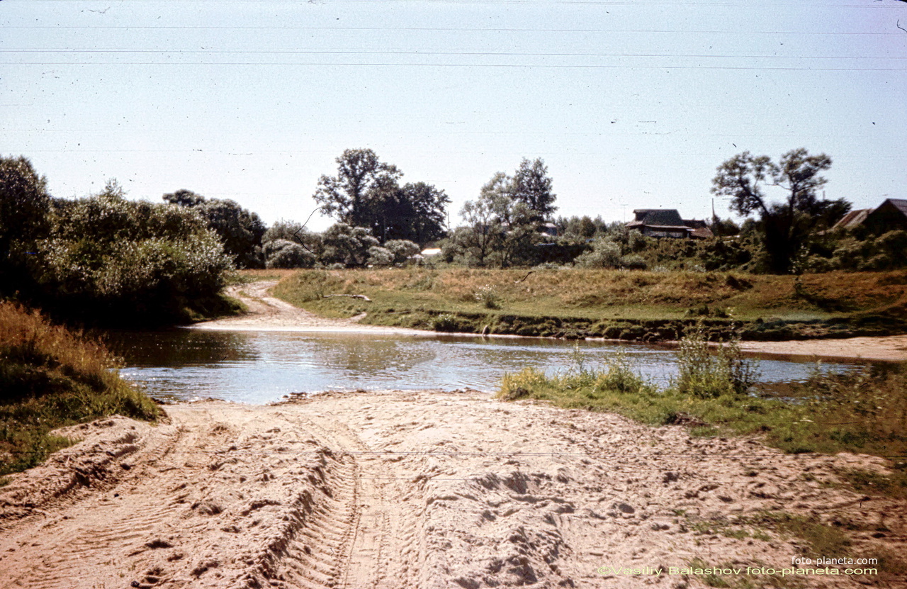 Неугодово, вид от р.Пекша, 1991 г.