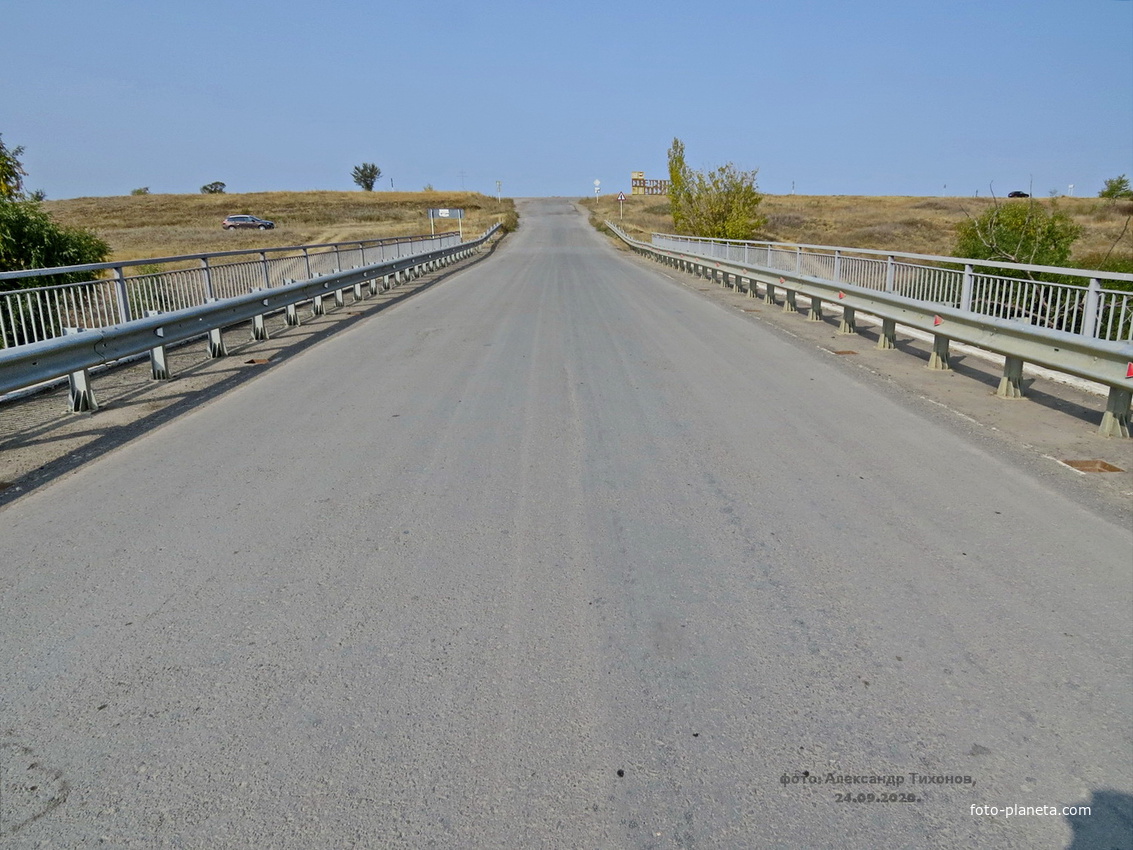 Новый мост через реку Кагальник