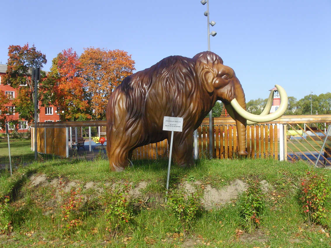 Скульптура мещерского мамонта в городском парке &quot;Крестов Брод&quot;.