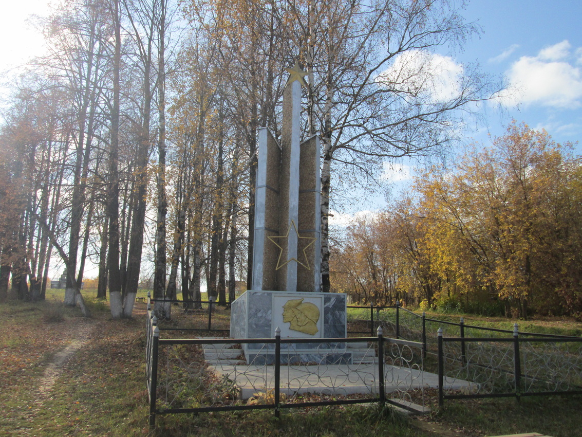 Памятник в Тыловае.