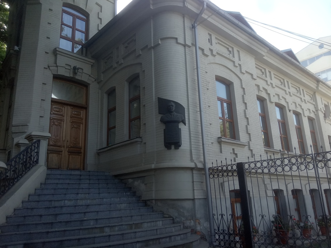 Дом , в котором жил Л. И. Брежнев.