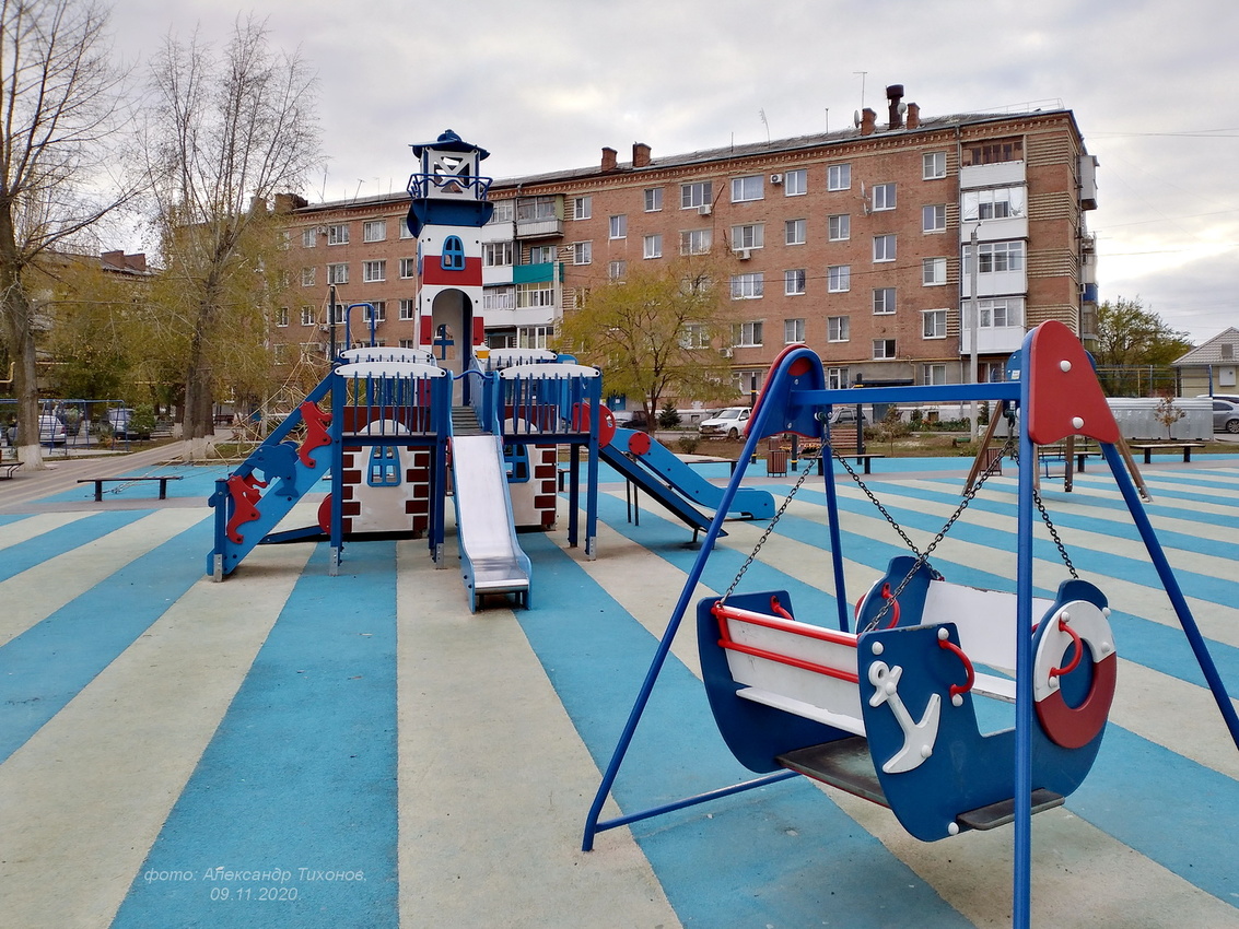 Детская площадка во дворе по улице Горького