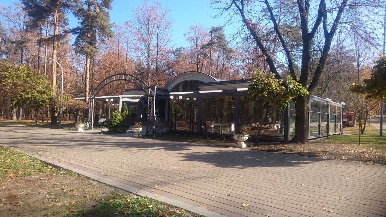 В Атажукинском саду. Чайный домик