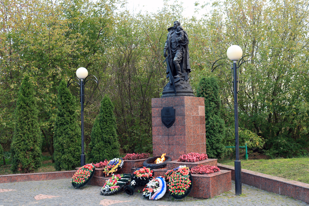 Памятник воину-освободителю на Соборной (Красной) горе