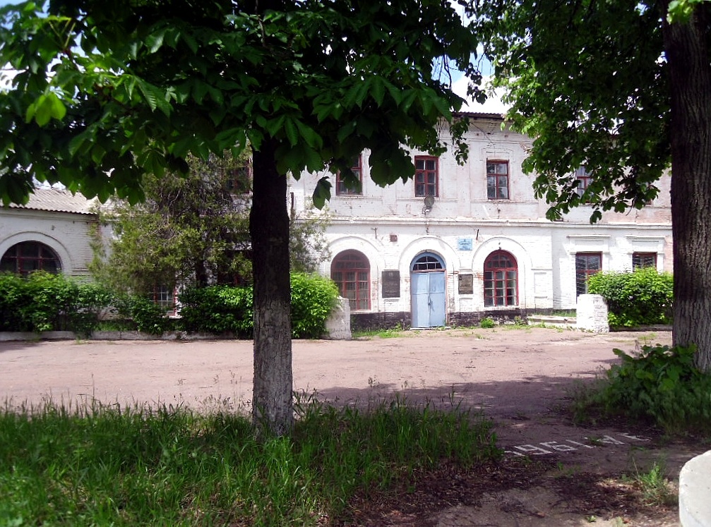 Дворец княгини Кудашевой (1889 г).В советское время школа №3,позже станция юных техников.Cейчас дворец на реставрации.