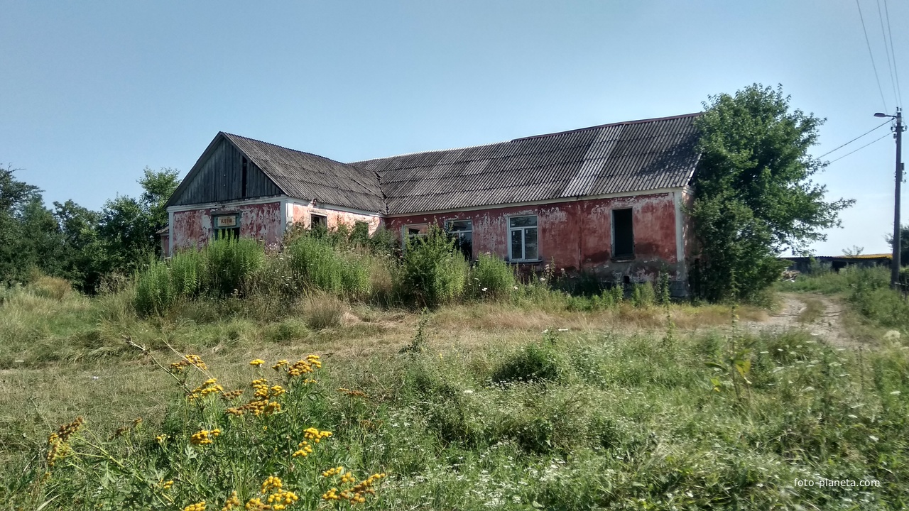 здание заброшенного клуба в хуторе Грозный