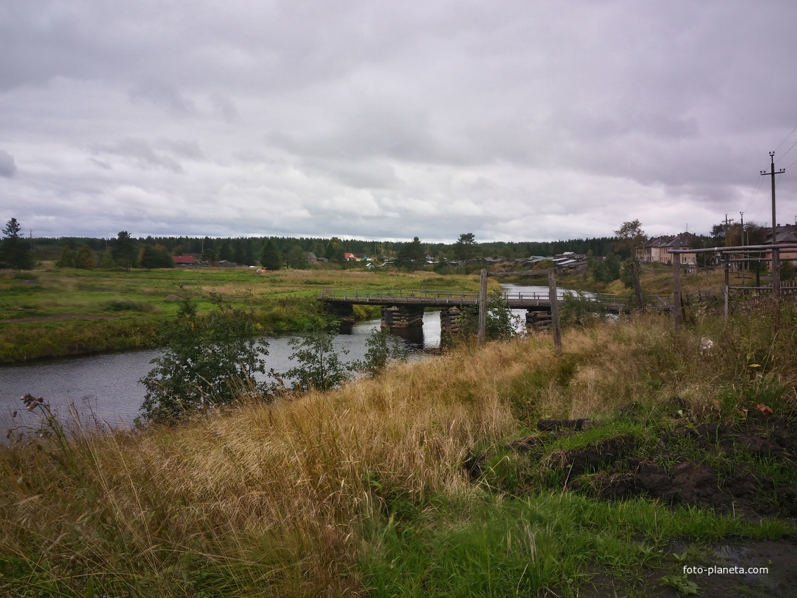 новый деревянный мост через реку Малошуйка