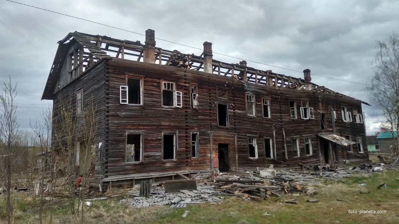 разрушенный жилой дом в пос. Лесозавода в г. Онега