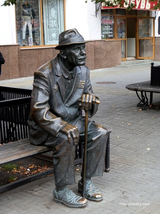 Памятник ветеранам на Кировке
