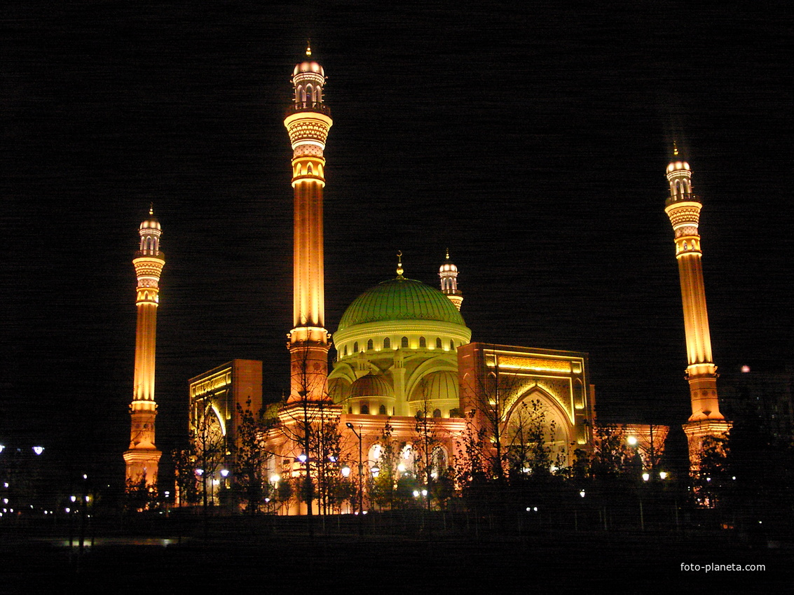 Мечеть «Гордость мусульман» имени Пророка Мухаммада. Самая большая мечеть в Европе, вмещает до 30 тысяч человек, а прилегающая территория — до 70 тысяч. Открыта в 2019г.