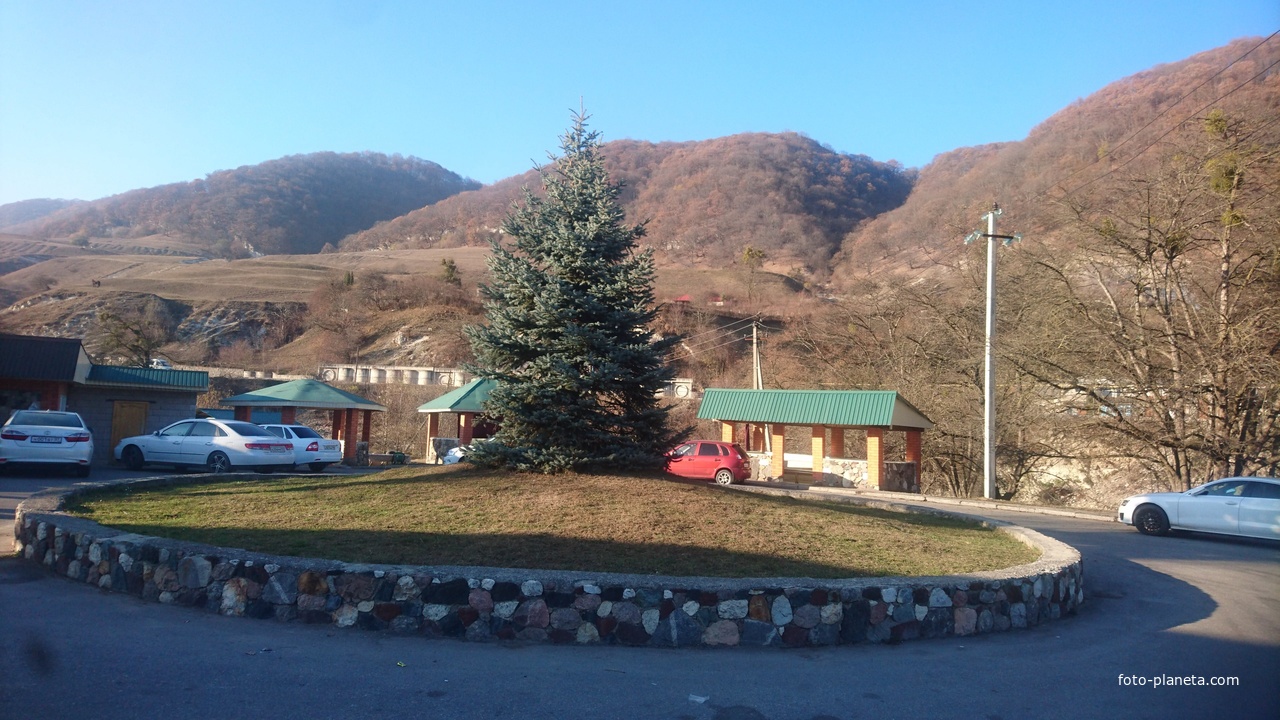 Вид с проходной санатория &quot;Целебные Воды&quot; на окрестные холмы у 3-го посёлка (микрорайона) села Белая Речка