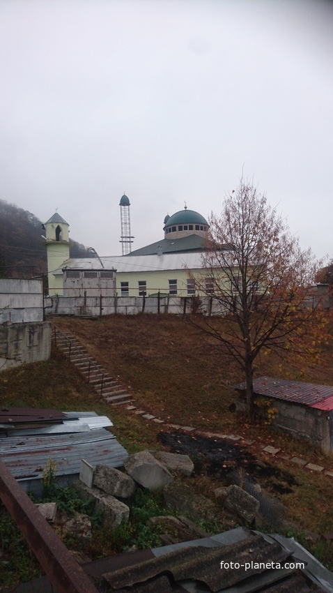 Cтроящаяся мечеть в 3-м посёлке (микрорайоне) села Белая Речка около санатория &quot;Целебные воды&quot;.