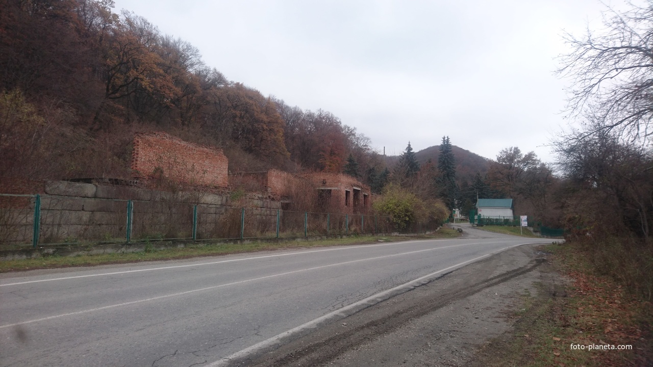 На Профсоюзной улице около санатория &quot;Долинск&quot;