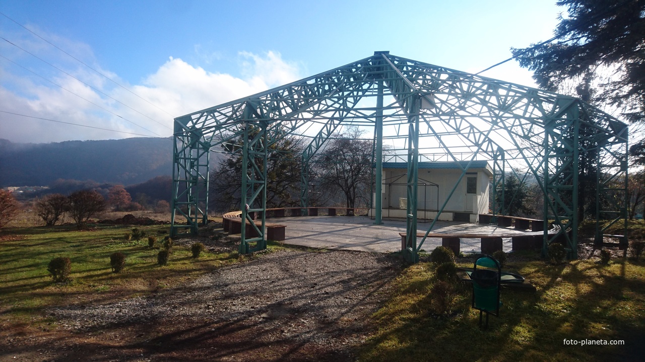 На территории санатория &quot;Долина нарзанов&quot; в городском районе Долинск.