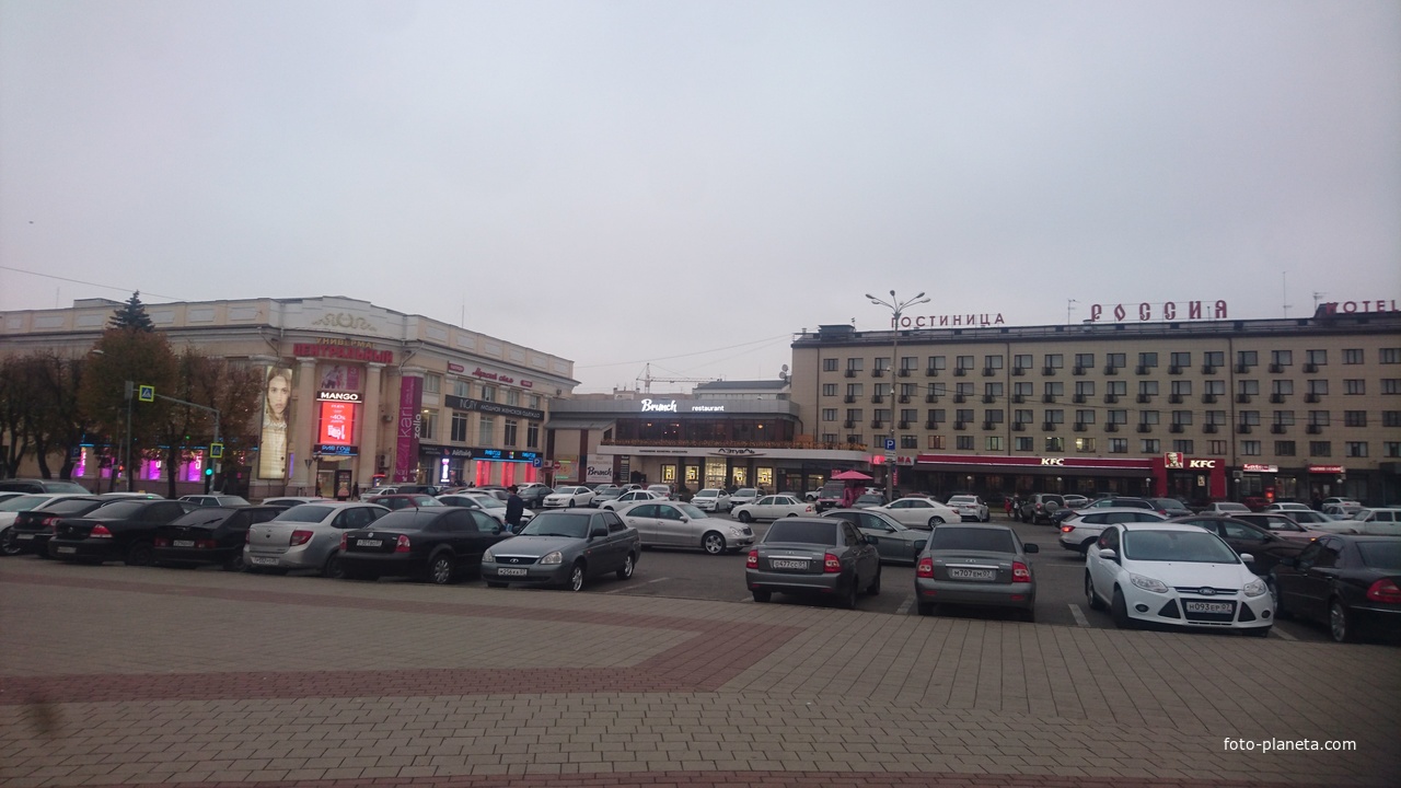 Универмаг Центральный и гостиница Россия на проспекте Ленина