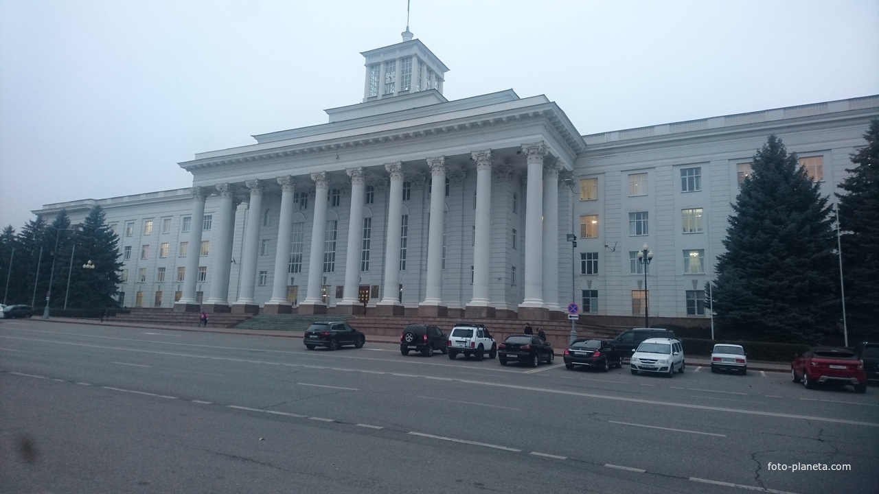 Дом Правительства КБР (Белый дом) на проспекте Ленина