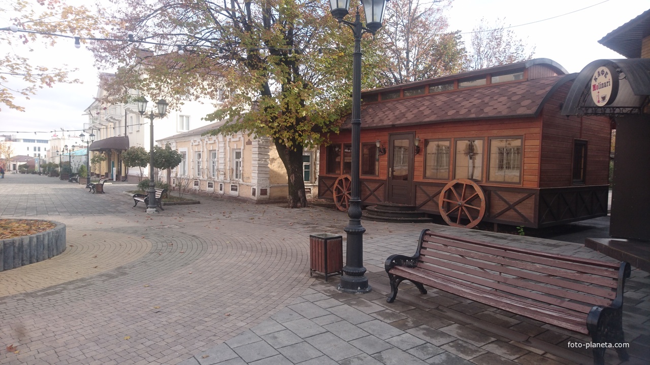 Кафе &quot;Molinari&quot; и &quot;Кавказский дворик&quot; на Кабардинской улице (пешеходная зона)
