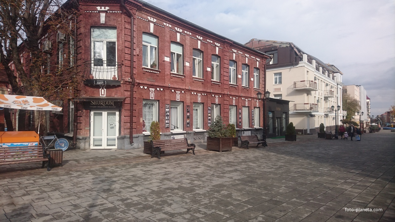 Свадебный салон Shurdum на Кабардинской улице (пешеходная зона)