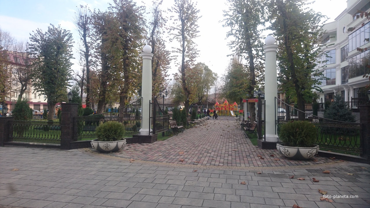 На Кабардинской улице. Детская площадка