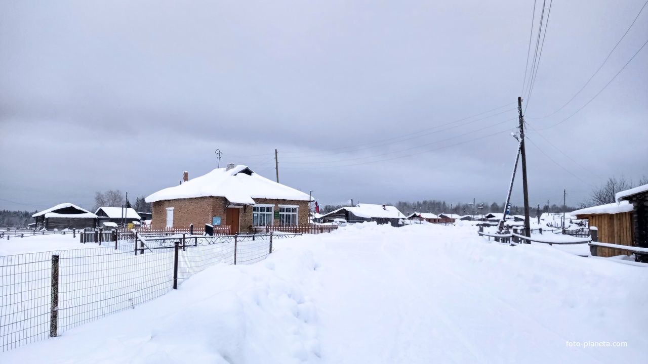 здание администрации в пос. Лайково