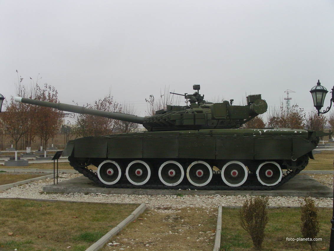 На территории Мемориала памяти и славы в Насыр-Кортском административном округе Назрани. Танк Т-80