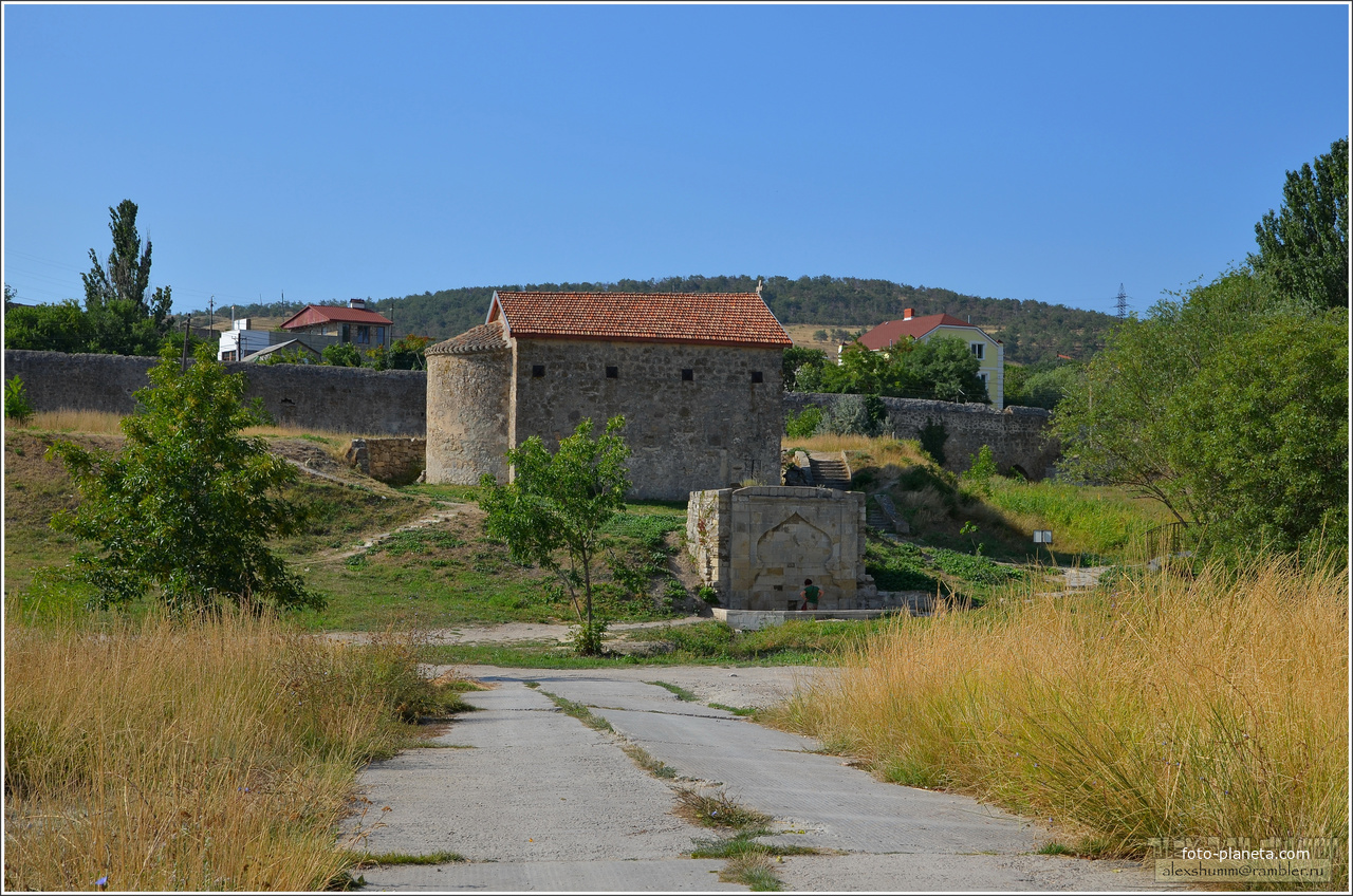 Крепость Кафа. Церковь Стефана и Армянский фонтан