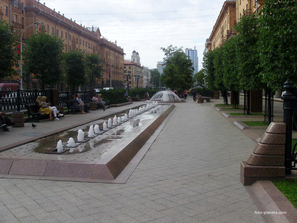 Бульвар с фонтанами по улице Ленина