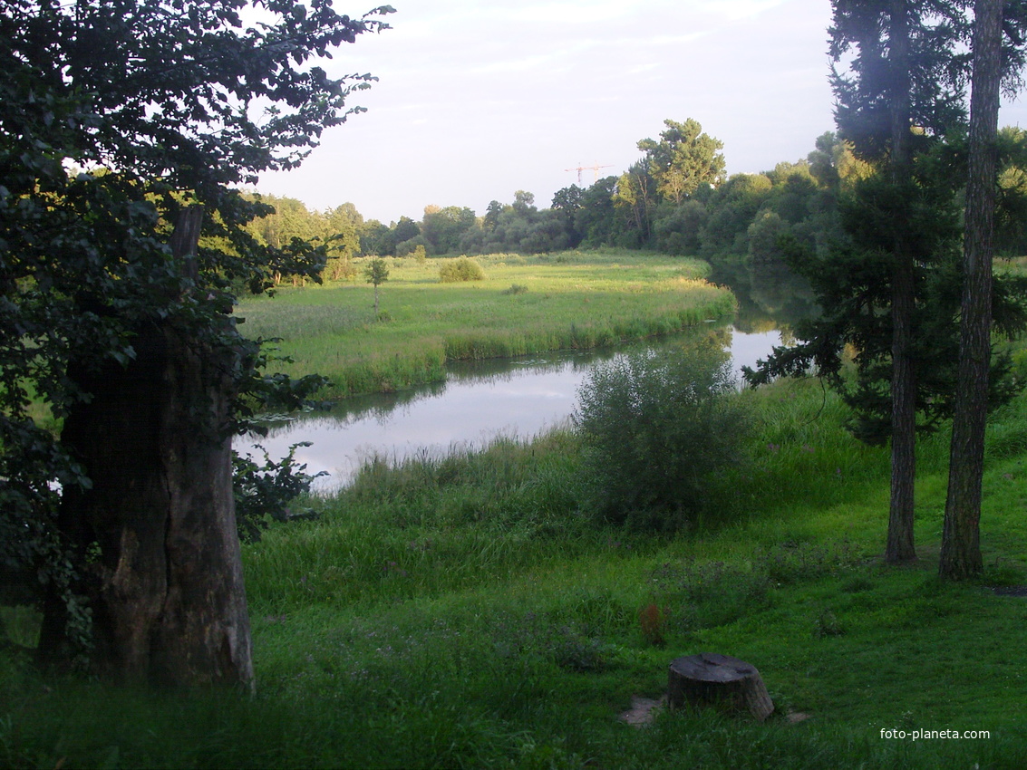 Лошицкий усадебно-парковый комплекс. Река Свислочь у места слияния с рекой Лошица