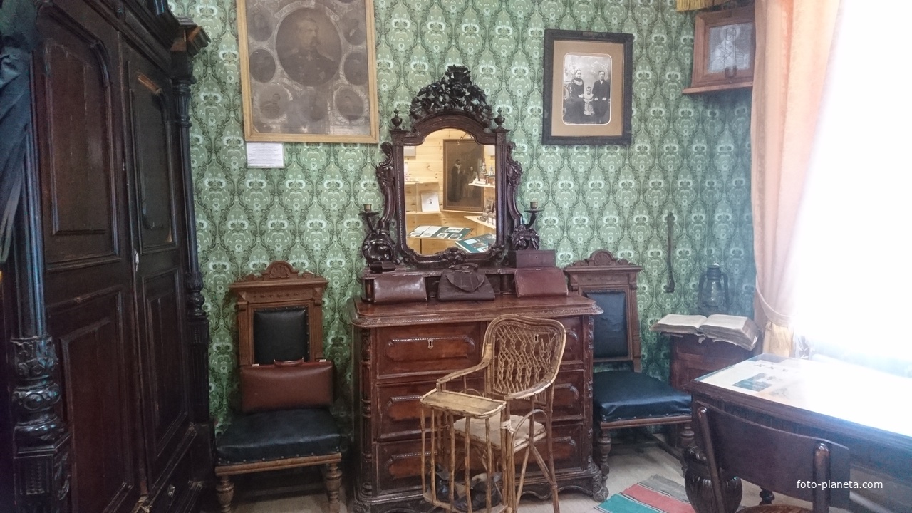 Историко-художественный музей. Павловский Посад в середине XIX-начале XX в. Интерьер комнаты мещанина