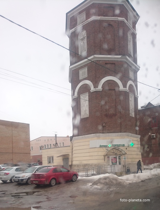 Водонапорная башня с аптекой на 1-м этаже по улице Кирова