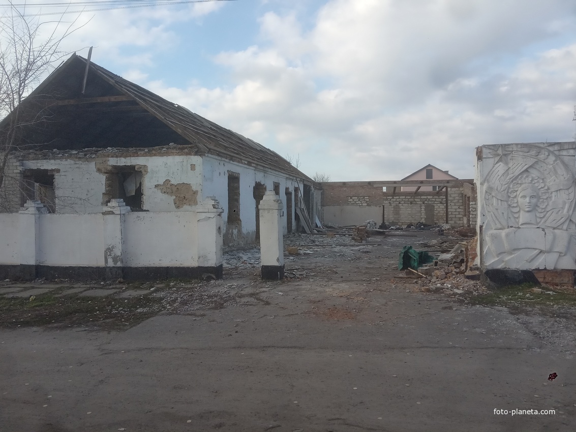 Руины Синельниковского молочного завода.