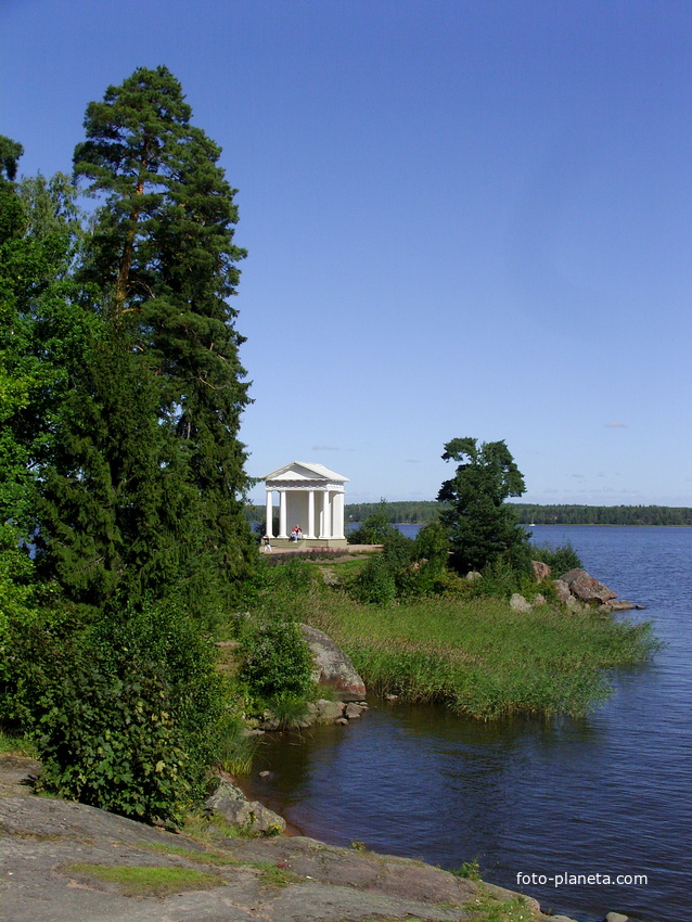 Полуостров Нептуна с одноимённым храмом