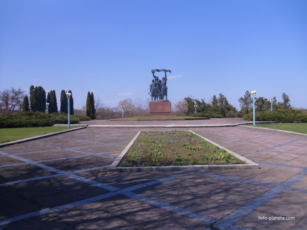 Памятник ударникам села.