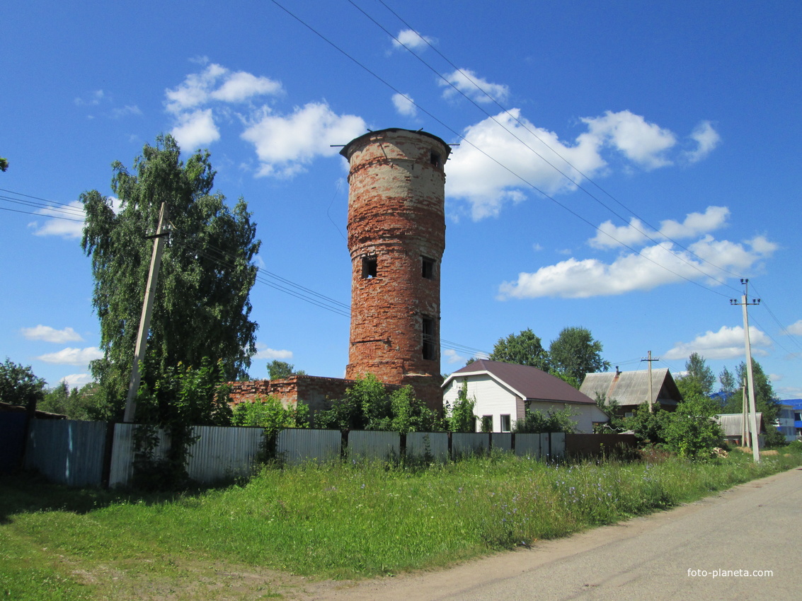 Старая водонапорная башня на ул.Володарского,3