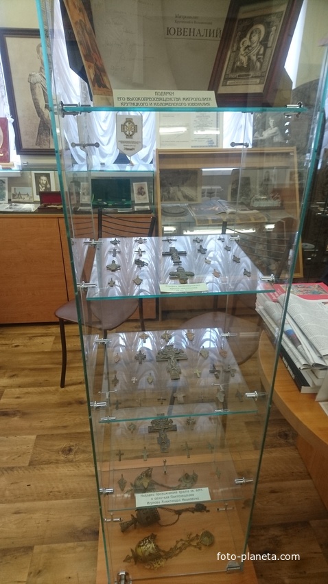 Музейный комплекс при Храме великомученика и целителя Пантелеймона. Зал с экспозицией царских и жуковских мучеников. Стенд с находками