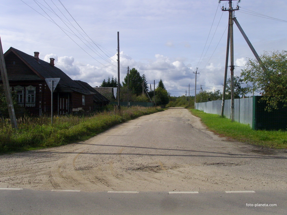 В деревне Гавриловская. Отворот просёлочной дороги на Красные Луга