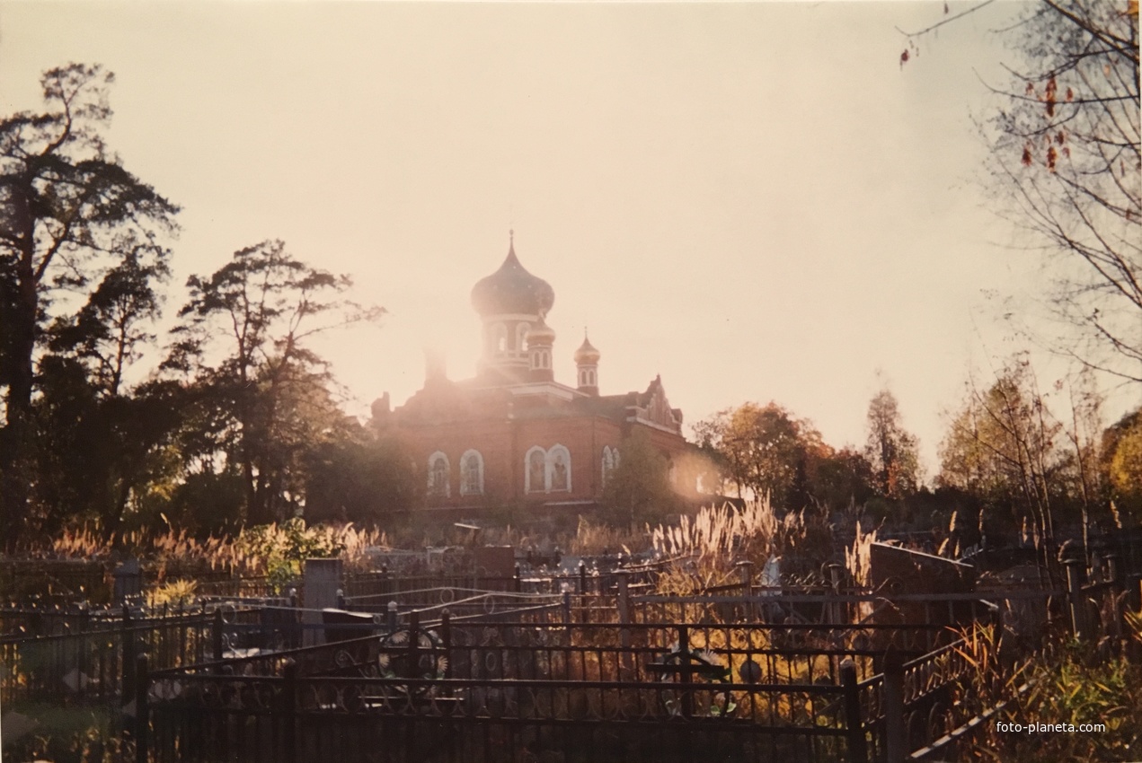 Пятницкая церковь села Тугалес. Вид с запада. 1994г.