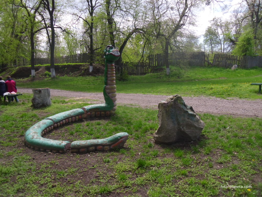 Скульптуры в парке Шевченко.