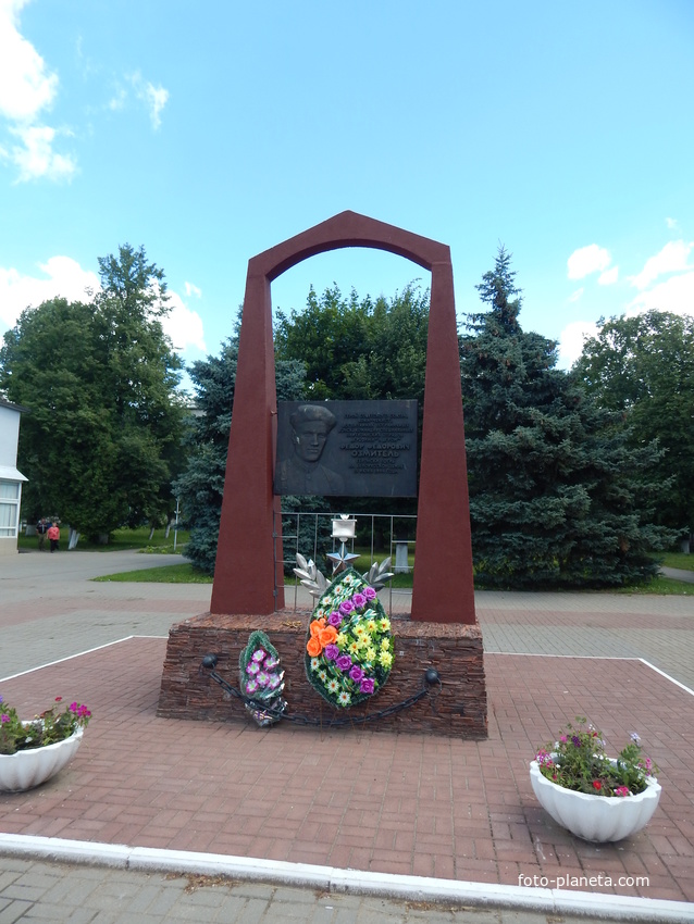 Памятник Герою Советского Союза Фёдору Фёдоровичу Озмителю