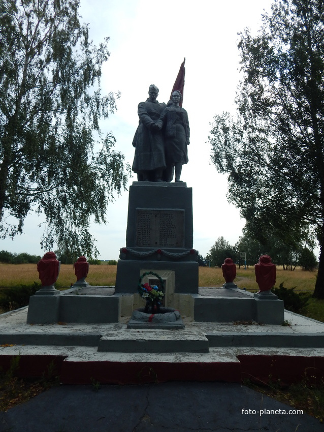 Памятник погибшим советским воинам