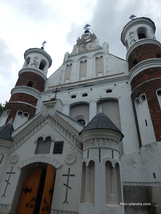 Маломожейковская церковь оборонного типа 1524г. ( центральный вход)