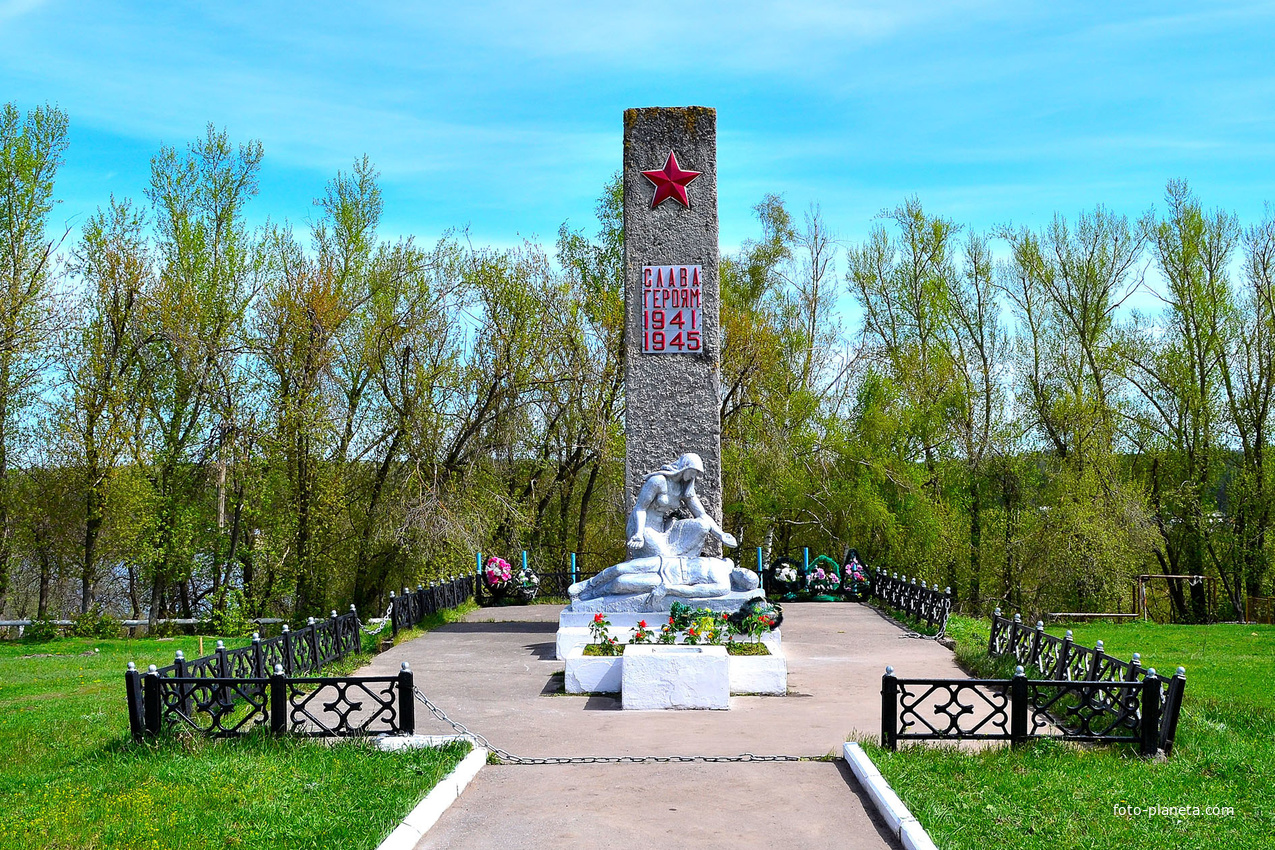 Мулловка Памятник воинам Великой Отечественной войны в поселке торжественно открыли 17 сентября 2016 г.