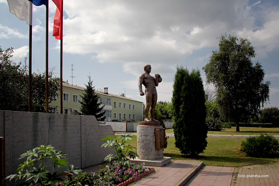 Памятник Чемпионам-гиривикам