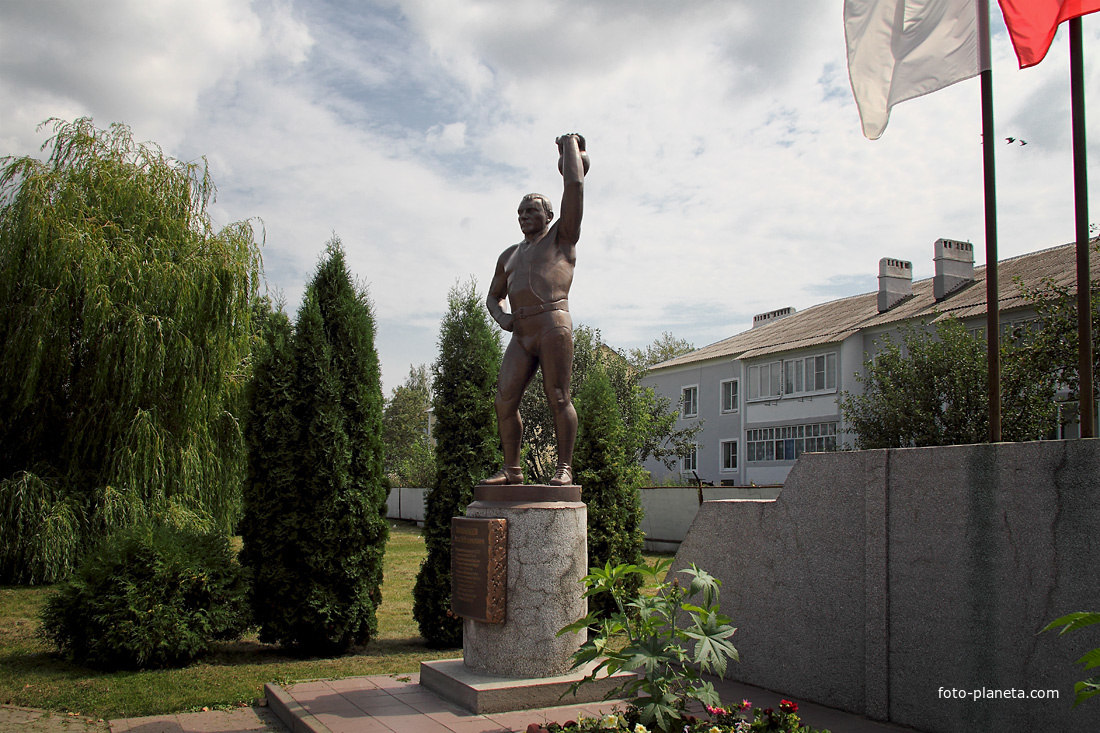 Памятник Чемпионам-гиривикам