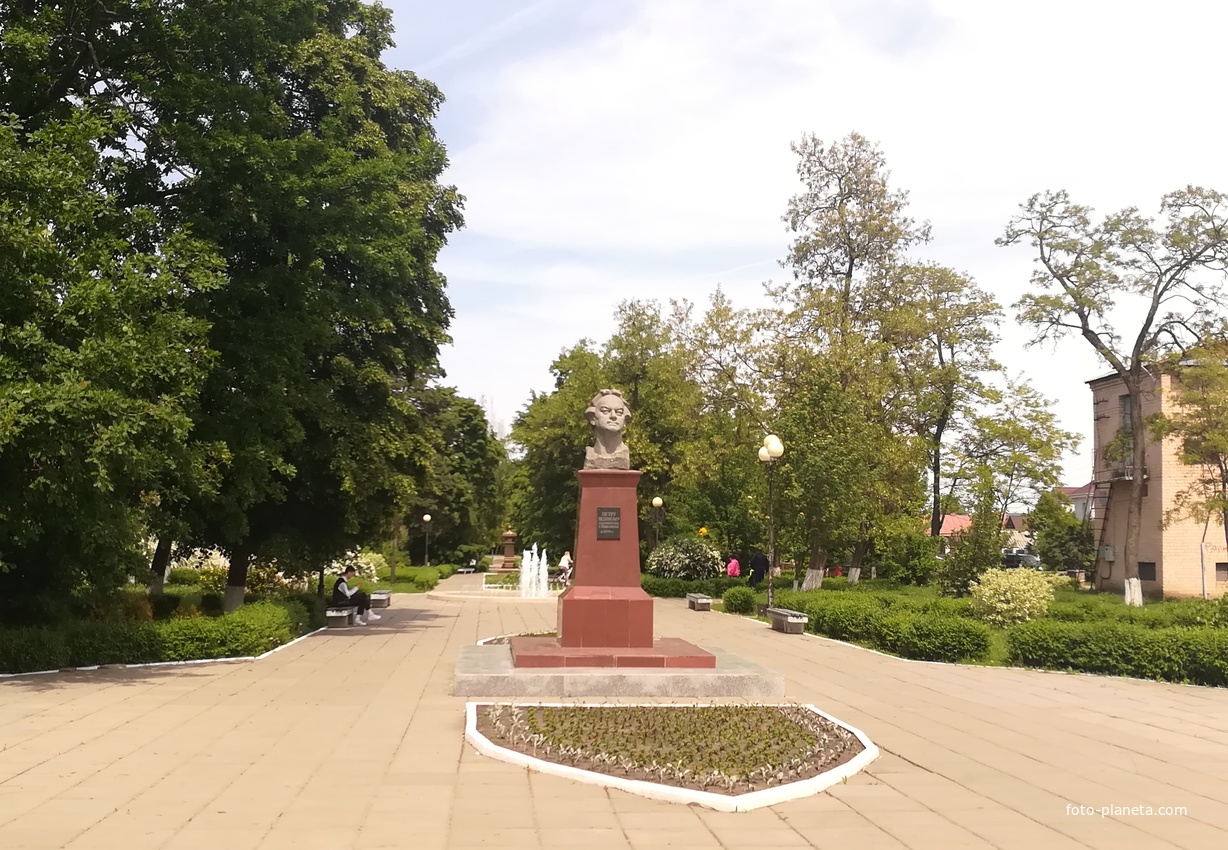 Памятник Петру I, основателю города