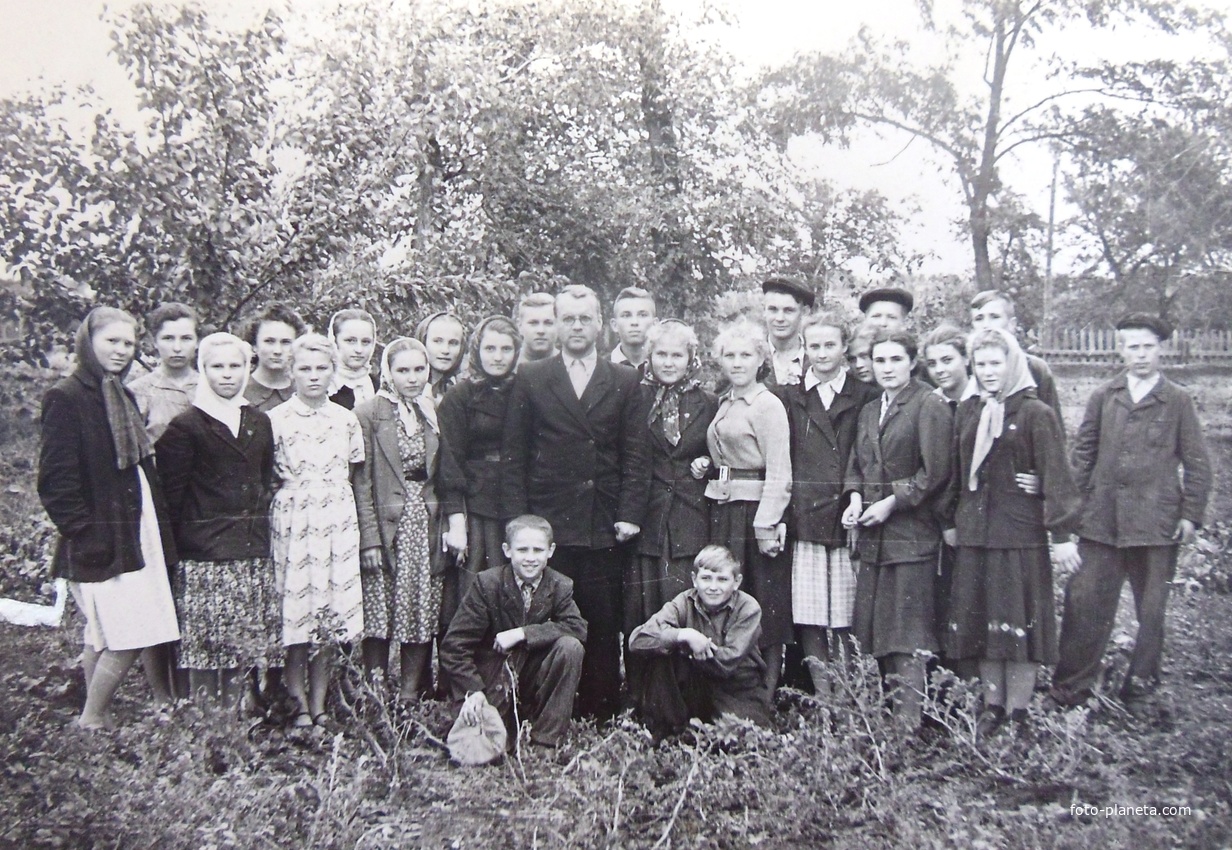Ученики Райгородской школы, 9 класс 1957 год.