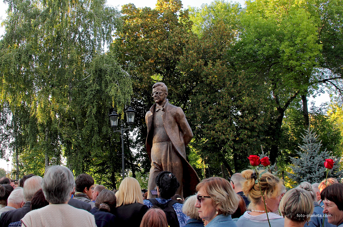 Открытие  памятника Д.Шостаковичу
