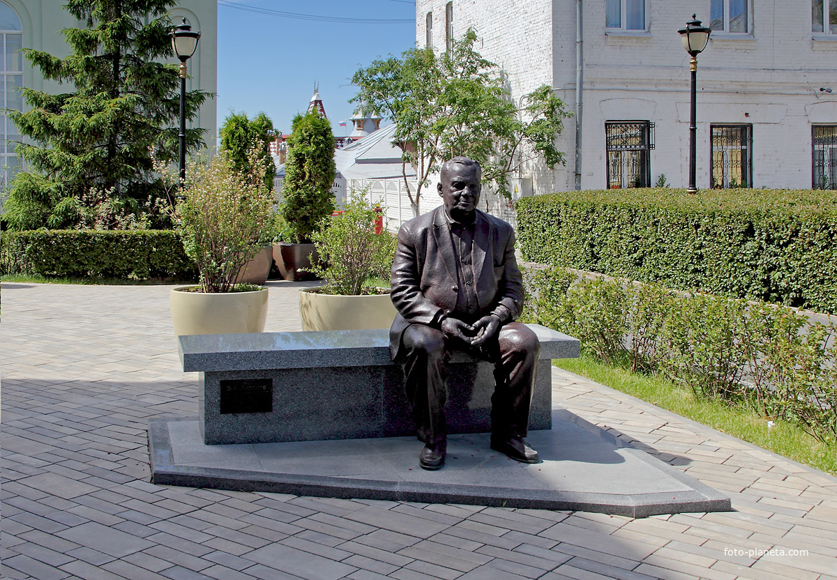 Памятник Э.Рязанову