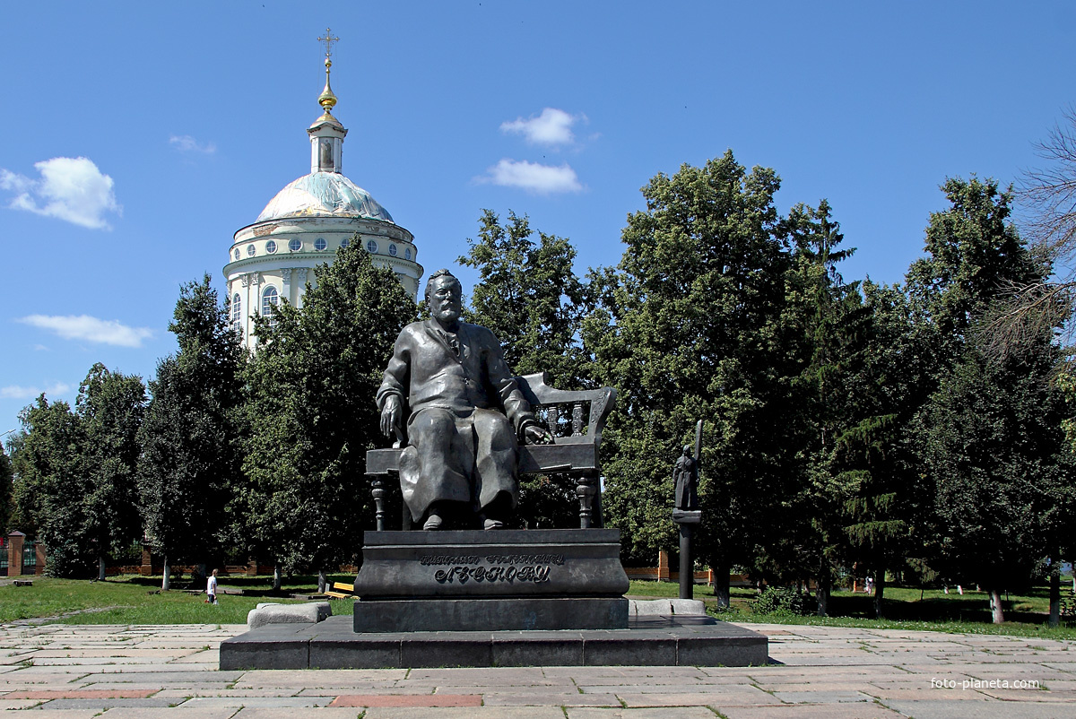 Памятник Лескову Н.С.