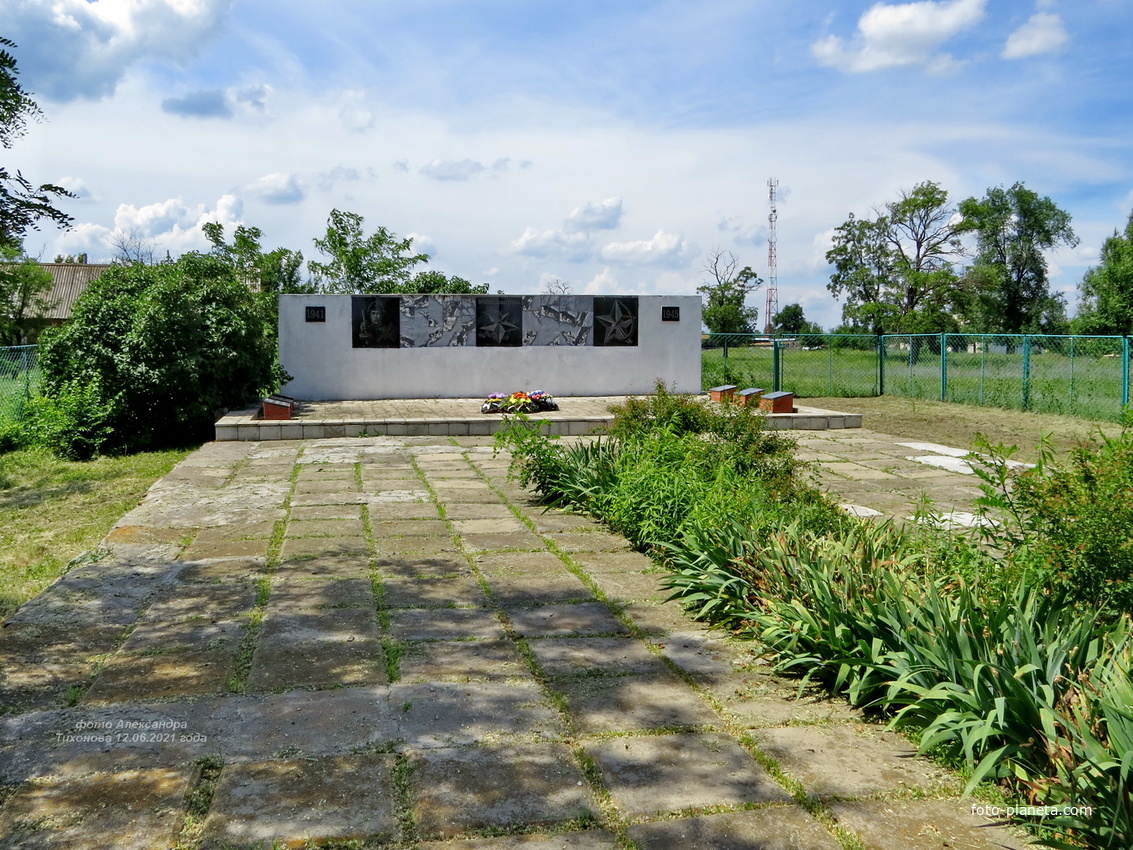Братская могила ВОВ - перезахоронение с хутора Песчанка